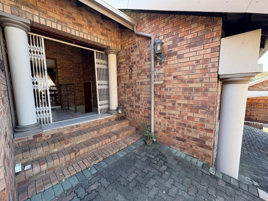 3 Bedroom Property for Sale in Safari Gardens North West